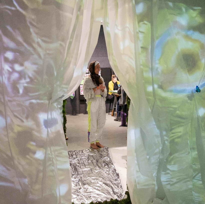 Blick aus dem Inneren der Butterfly-Installation